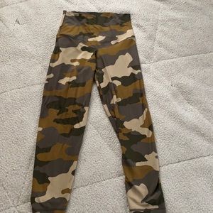 AERIE OFFLINE CAMO LEGGINGS
